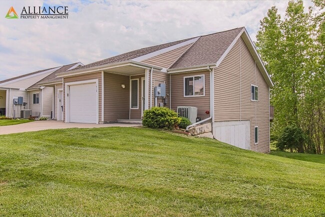 Building Photo - Town Home in West Manhattan!