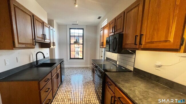 Building Photo - 34-36 Charter Oak Pl