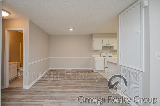 Building Photo - 8508 English Oak Loop