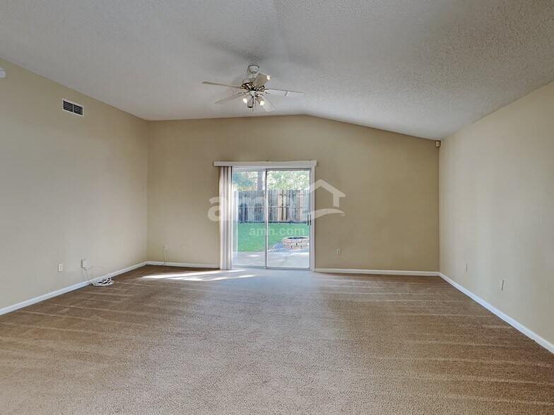 Building Photo - 1851 Burgess Hill Dr E