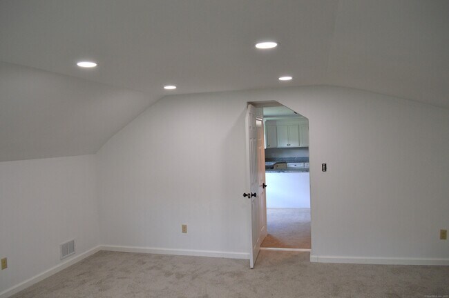 Building Photo - 1349 Farmington Ave