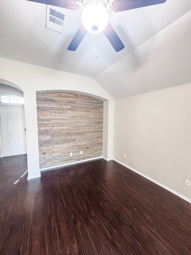 Building Photo - Quiet 3/2 House in Meadowcreek w/ Aug Move in!