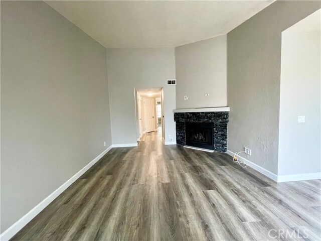 Building Photo - 9753 La Jolla Dr