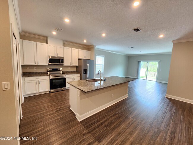 Building Photo - 2599 Lantana Ln