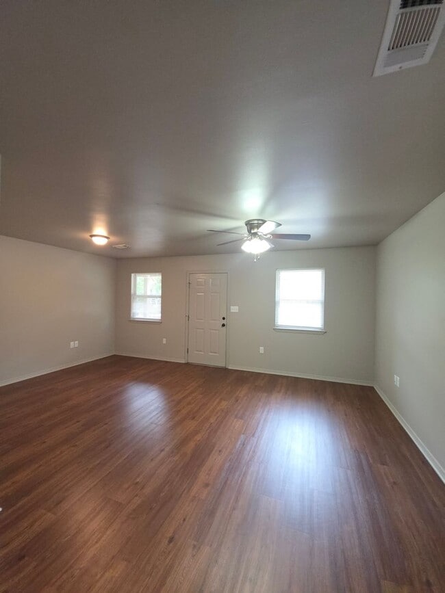 Building Photo - 224 E N St