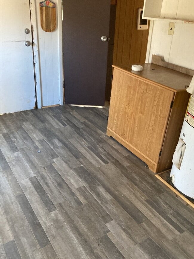 Building Photo - "Charming 2-Bedroom Retreat in Laurens - Your Cozy Haven Awaits!"