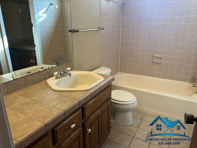 Building Photo - 3625 Briargrove Ln