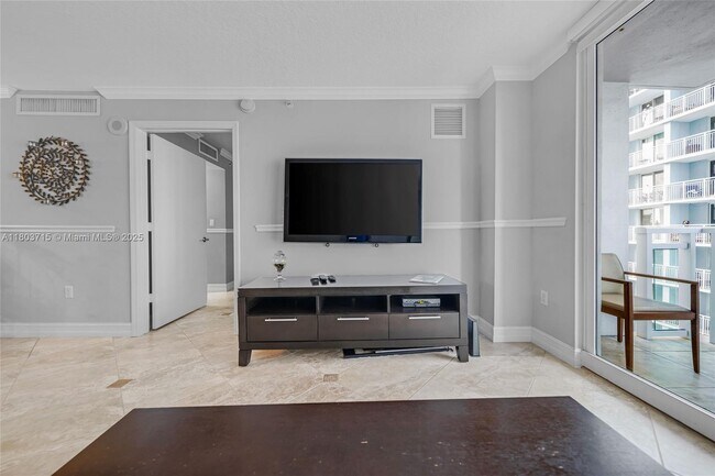 Building Photo - 6917 Collins Ave