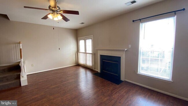 Building Photo - 2461 Medford Ct