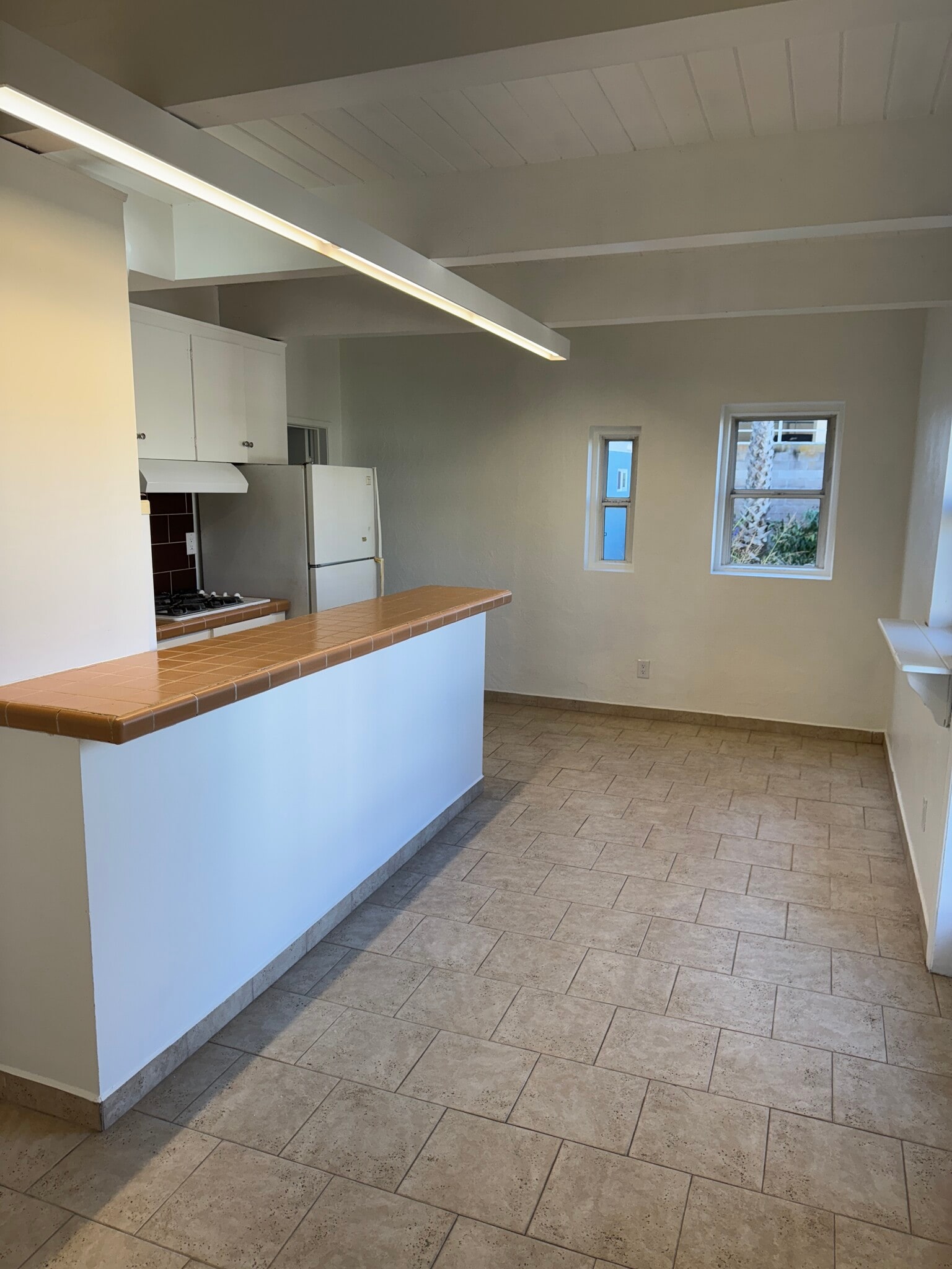 Kitchen - 414 Monterey Ln