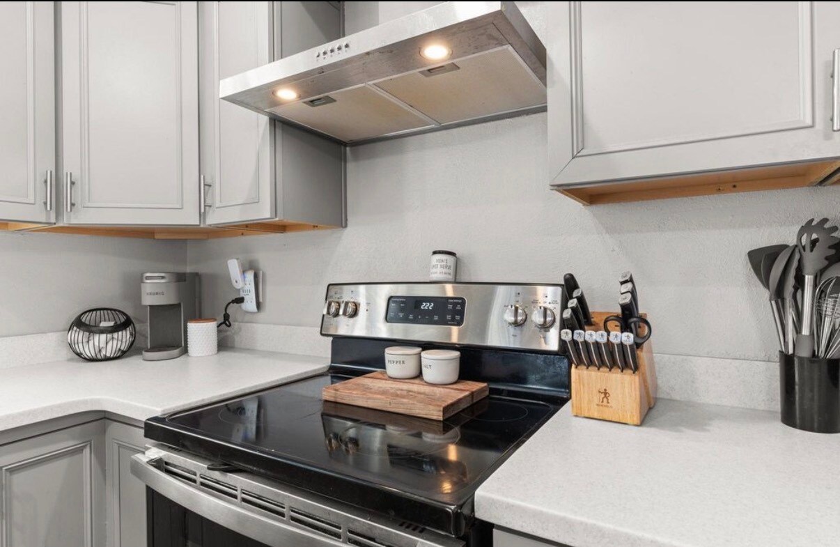 Building Photo - 12100 Woodland Ave NE