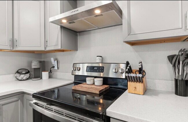 Building Photo - 12100 Woodland Ave NE