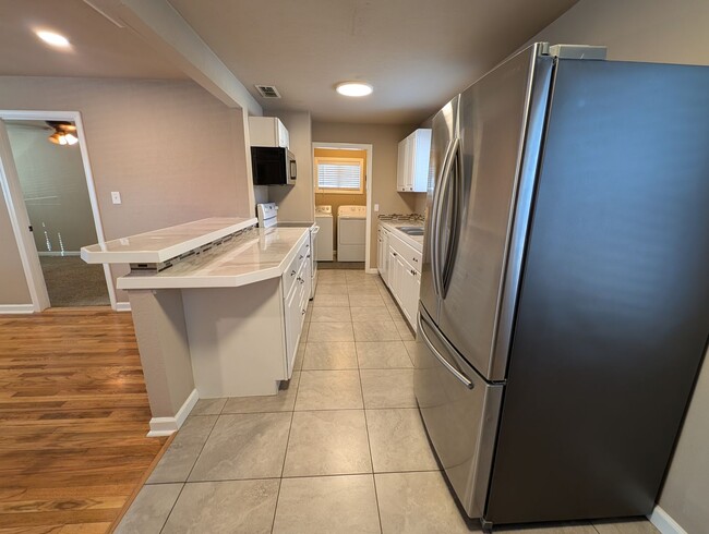 Building Photo - 3 Bedroom House in Shasta Lake, Fridge, Wa...