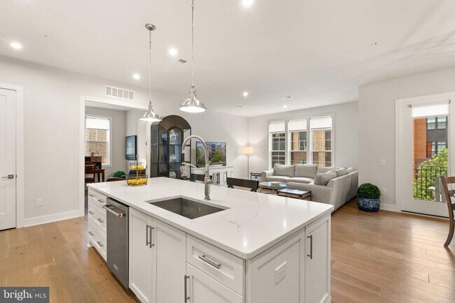 Building Photo - 43443 Croson Ln