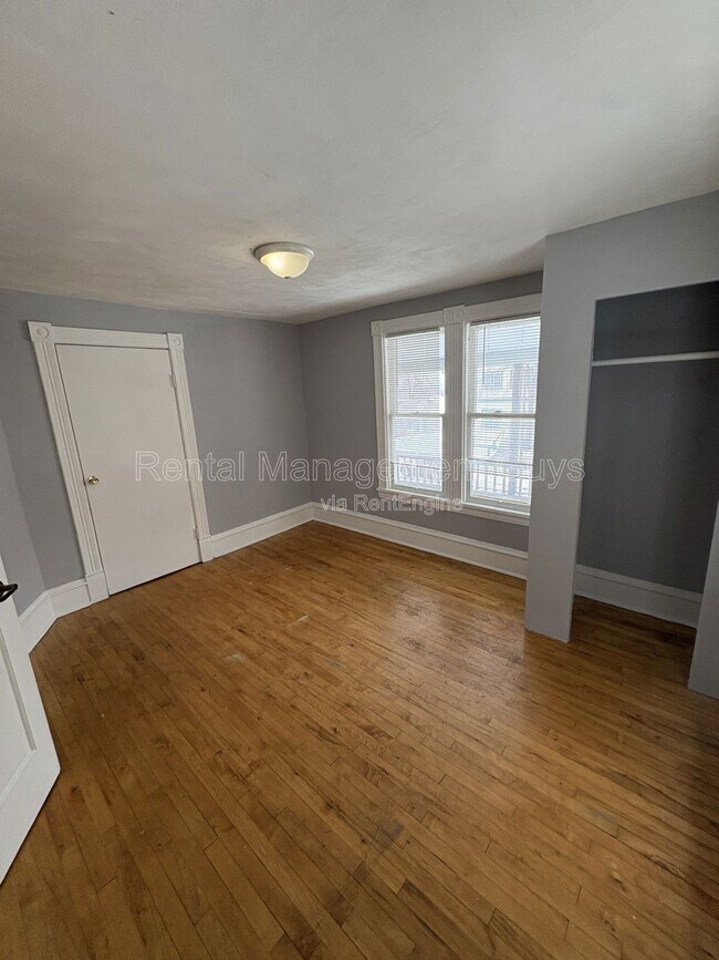 Building Photo - 4209 N Bryant Ave