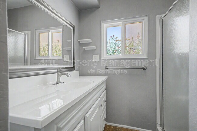 Building Photo - 462 S 80th Pl