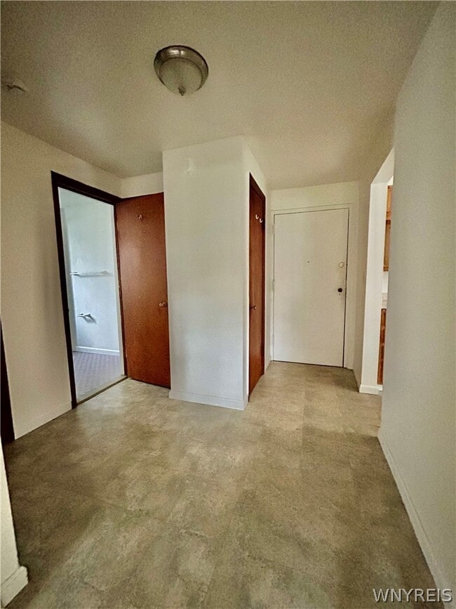 Building Photo - 12 Latona Ct