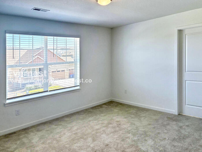 Building Photo - 740 Columbia St