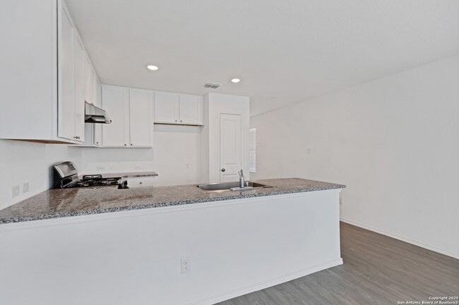 Building Photo - 5499 Daphne Path