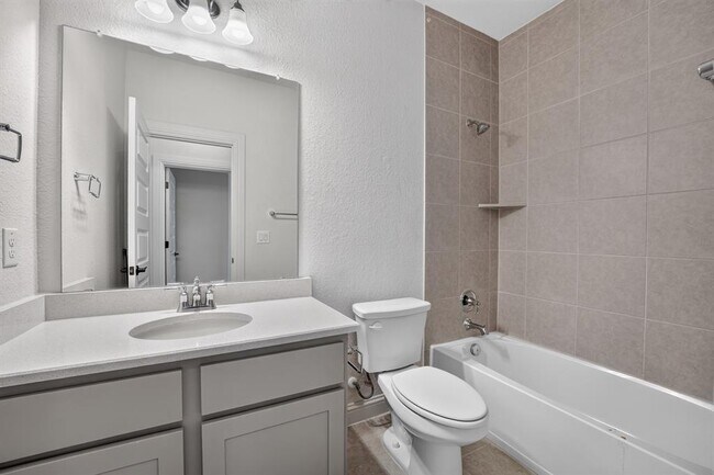 Building Photo - 508 Pinnacle View Dr