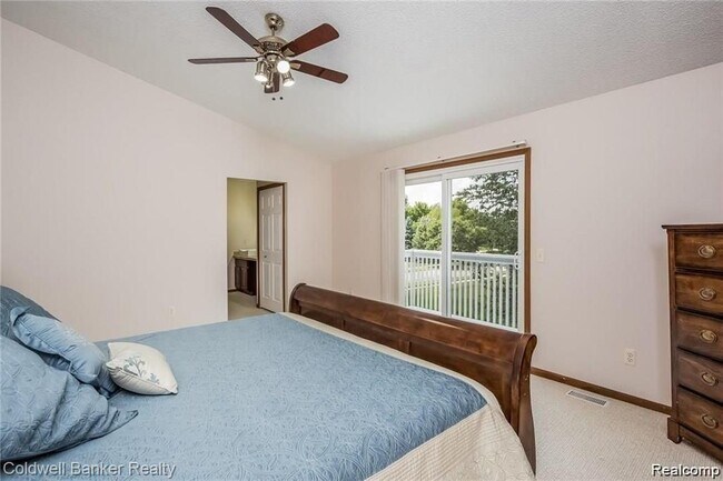 Building Photo - 3290 Bennington Dr