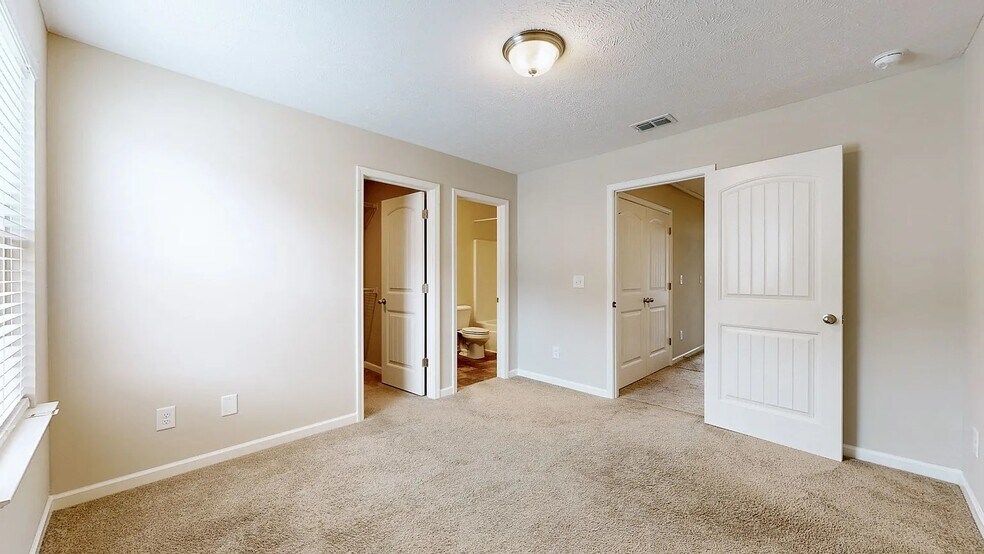 Building Photo - 4110 Saddlecreek Way