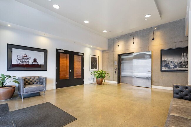 Building Photo - Old Town Lofts - South Facing Studio w/par...