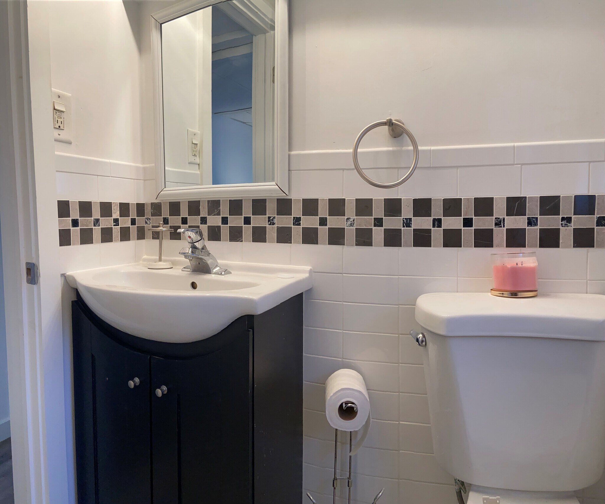 Building Photo - 215 Grant Ave