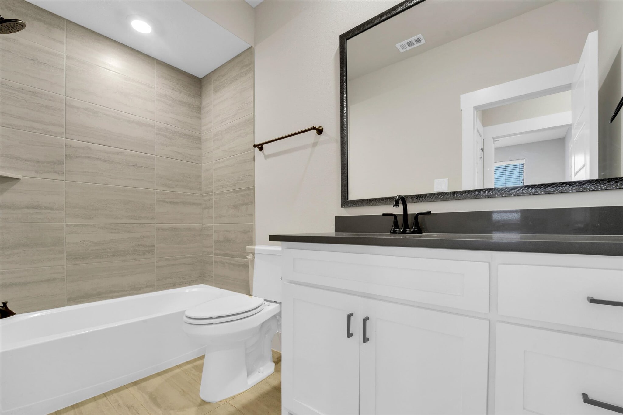 Building Photo - 2610 La Cala Dr