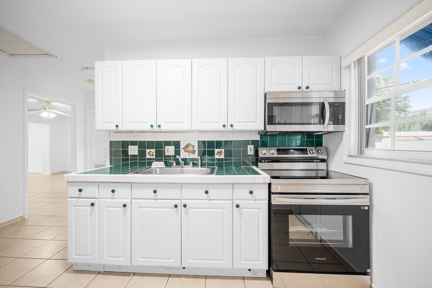 Building Photo - 3675 SW 23rd St
