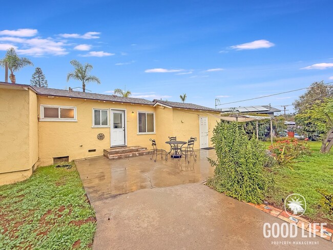 Building Photo - Charming 2BR/2BA home available in La Mesa with Large backyard!