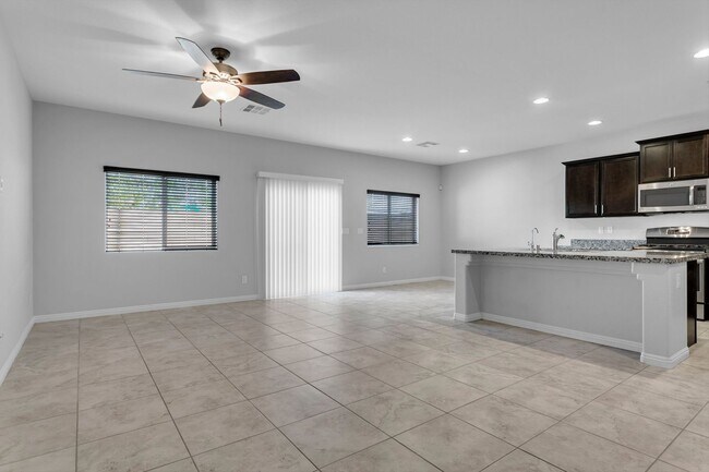 Building Photo - Great Southwest Home