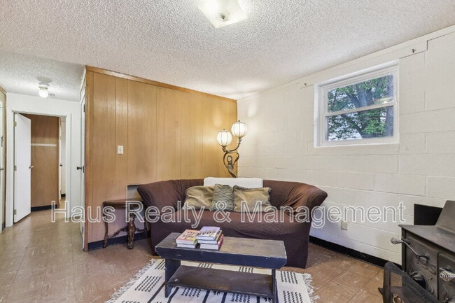 Building Photo - 144 Airport Rd