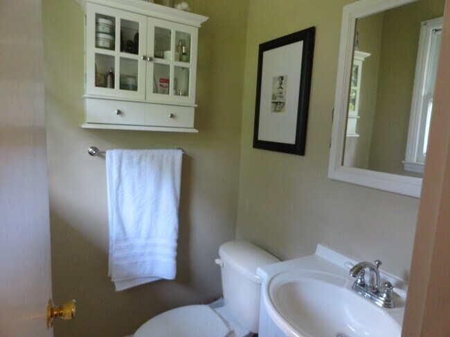 Building Photo - 5531 Farmbrook Dr