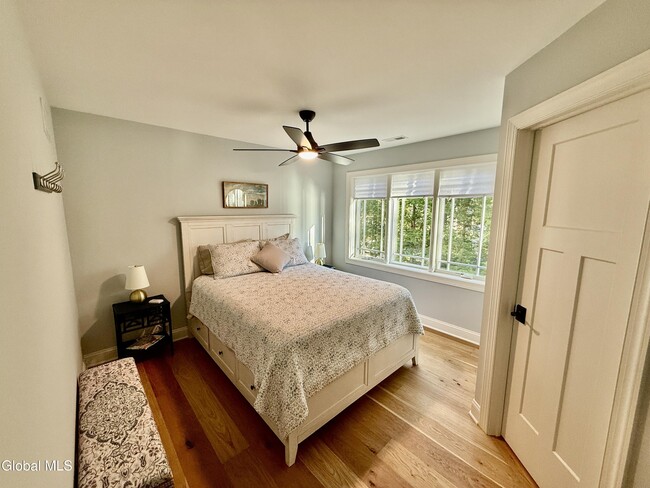 Building Photo - 16 Newton St