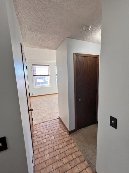 Building Photo - 123 N Locust St