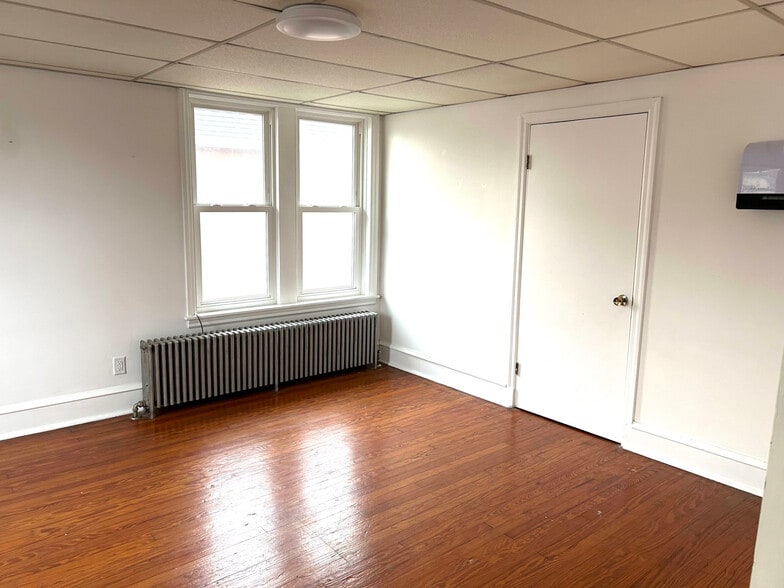 Building Photo - 302 S State St