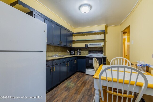 Building Photo - 921-923 Clay Ave