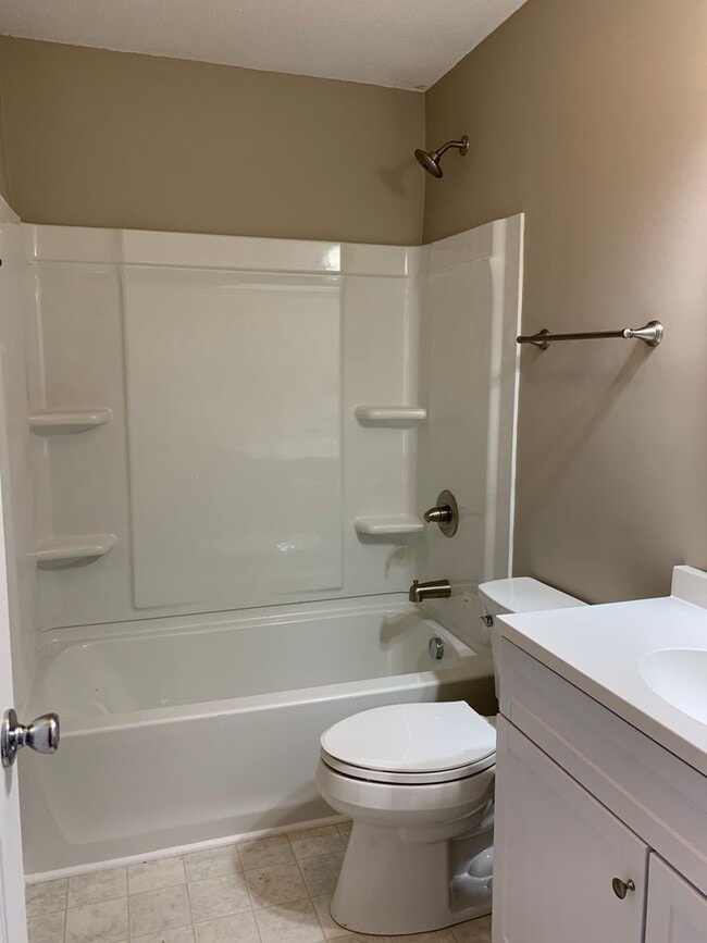 Building Photo - 3 Bedroom Home For Rent in St. Bethlehem Area!