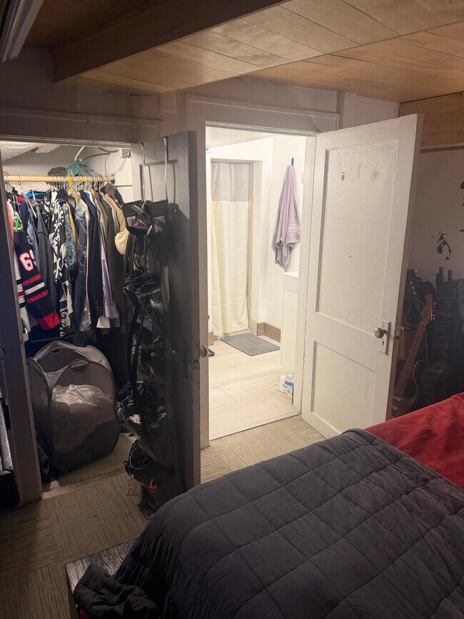 Building Photo - 417 W Webster Ave