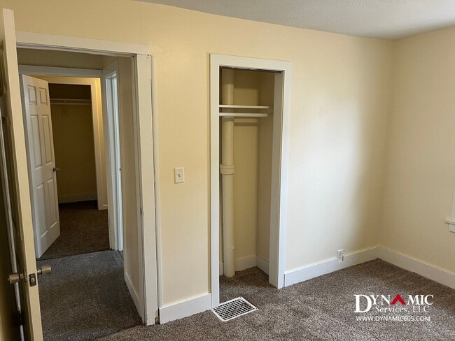 Building Photo - 3 Bedroom, 1 Bathroom House By Augustana &...