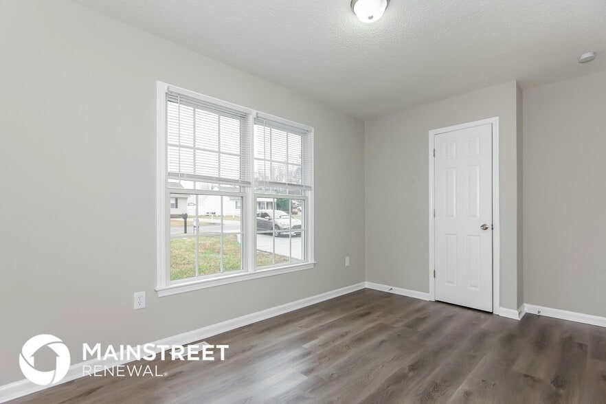 Building Photo - 1367 Hidden Valley Dr