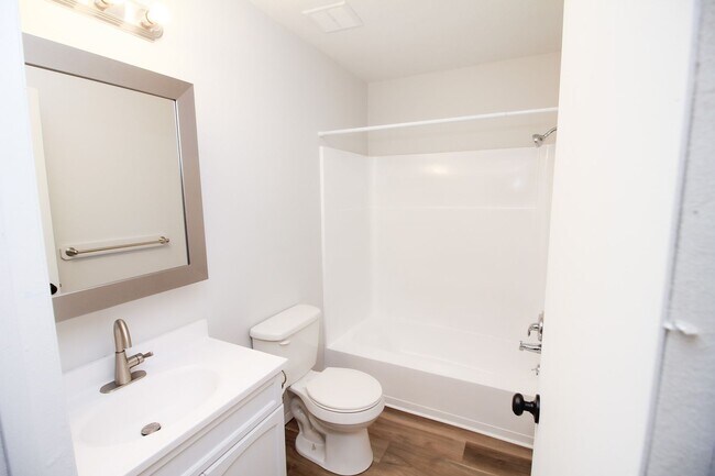 Building Photo - Renovated 2 Bedroom Downtown Sioux Falls!