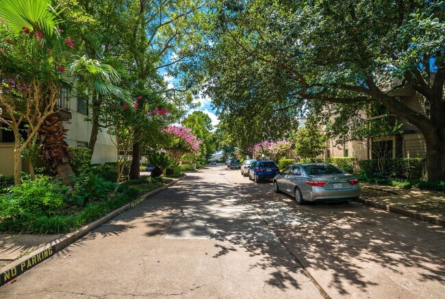 Building Photo - 10047 Westpark Dr