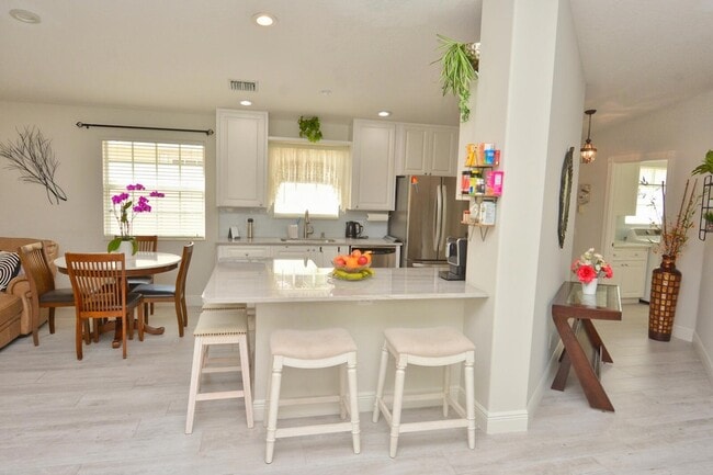 Building Photo - 1020 SW Balmoral Trce