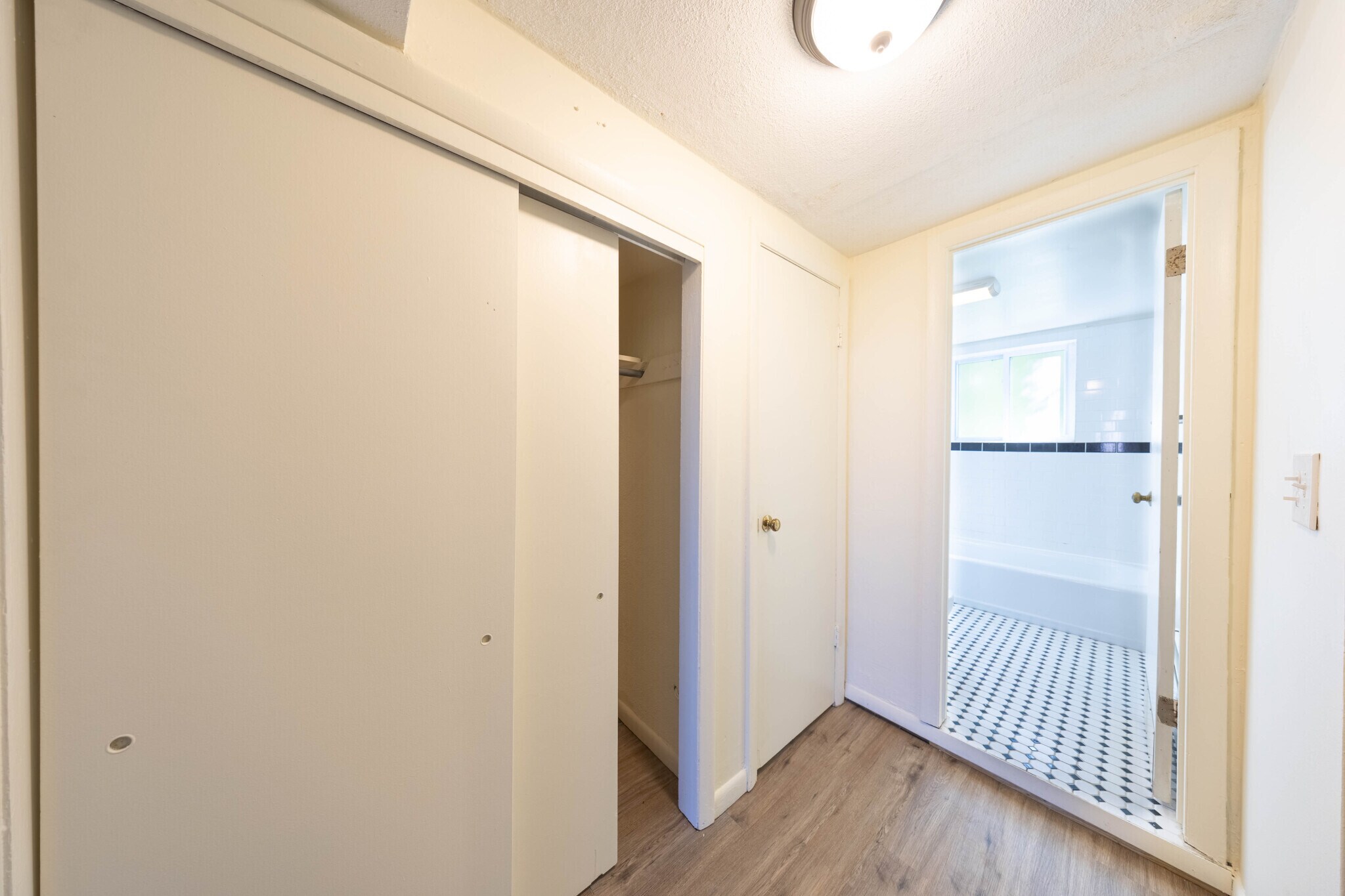 Building Photo - 33 Westgate Rd