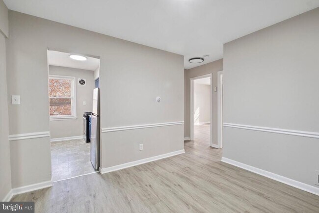 Building Photo - 883 Bellevue St SE