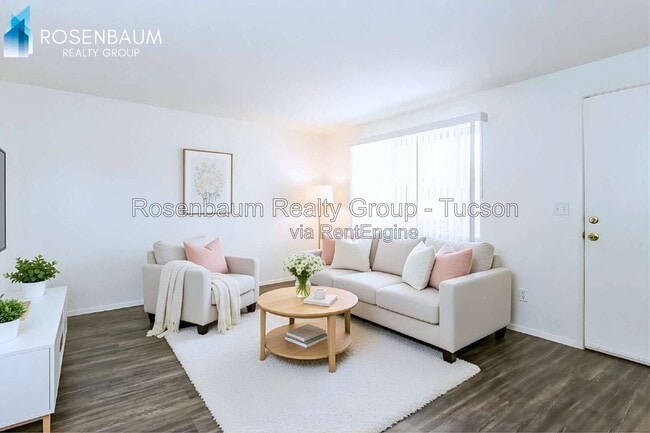 Interior Photo - 2625 North Alvernon Way