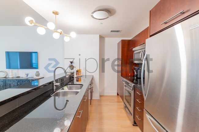 Building Photo - 603 Davis St