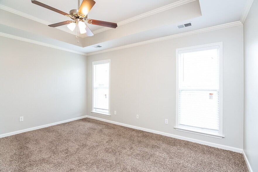 Building Photo - 1597 Far Dr